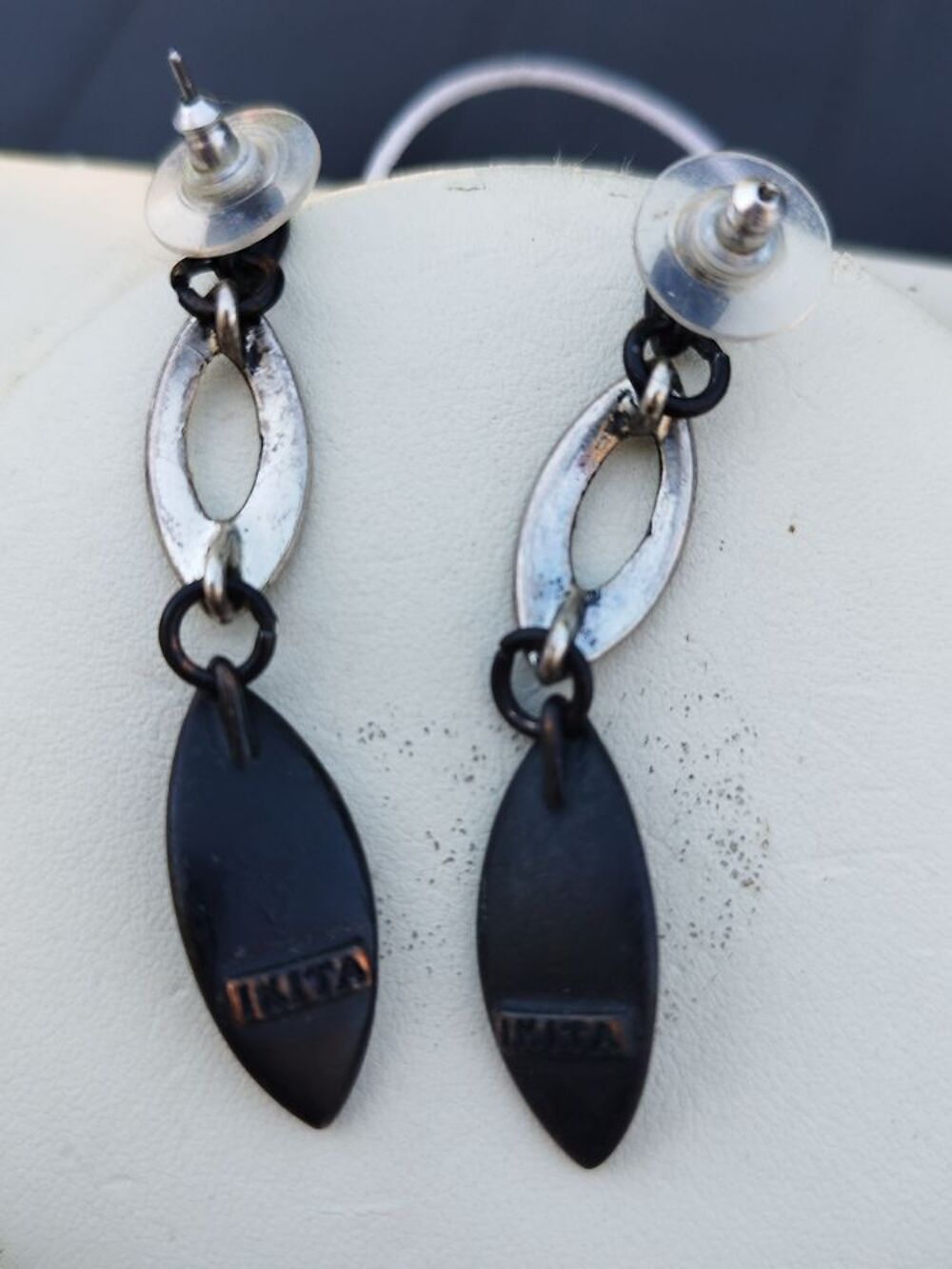 boucles d'oreilles anciennes oreilles perc&eacute;es IKITA /VINTAGE Bijoux et montres