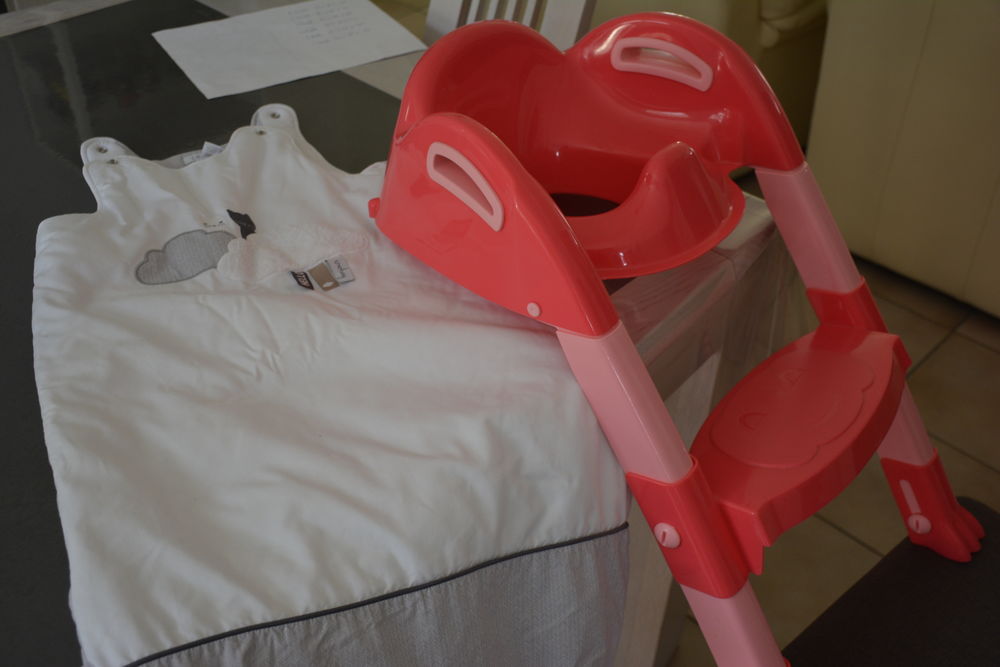 R&eacute;hausseur toilette et turbulette Puériculture
