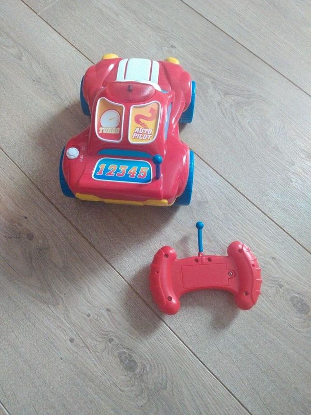 voiture t&eacute;l&eacute;command&eacute; "cars" Jeux / jouets