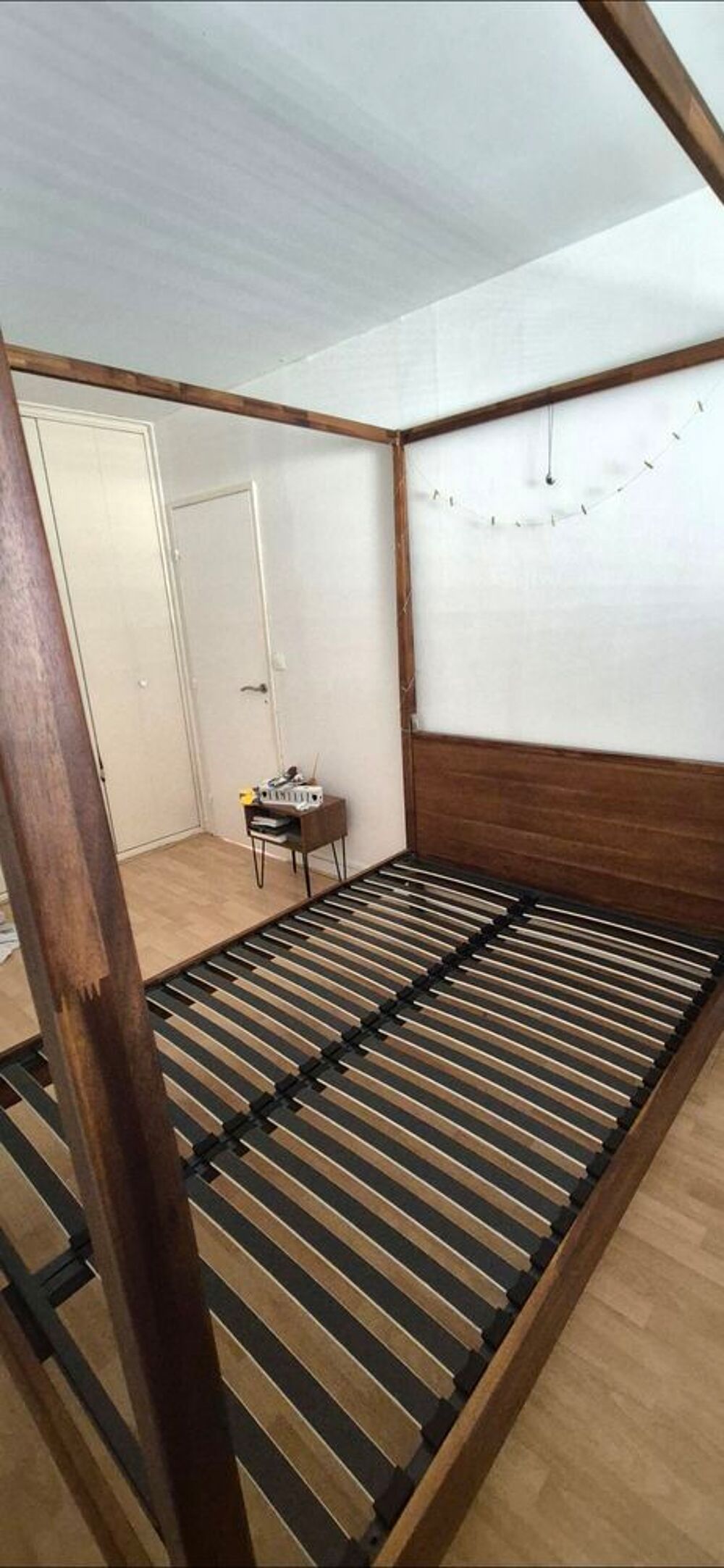 Lit, Matelas et 2 Tables de chevets Meubles