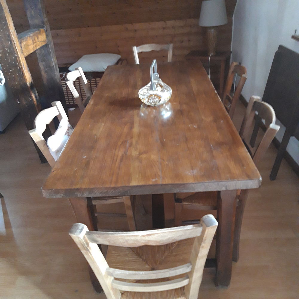 TABLE DE FERME EN CHENE MASSIF 
AVEC 6 CHAISES PAILLEES Meubles