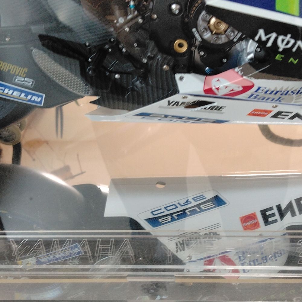 Yamaha YZR M1 2016 1/4&egrave;me Altaya Décoration