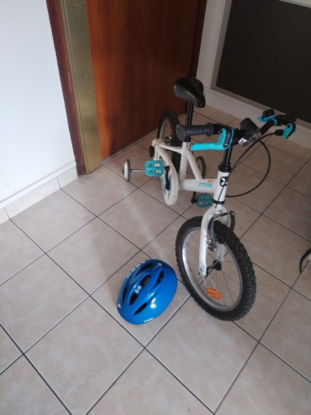 V&eacute;lo B TWIN 16 pouces Vlos