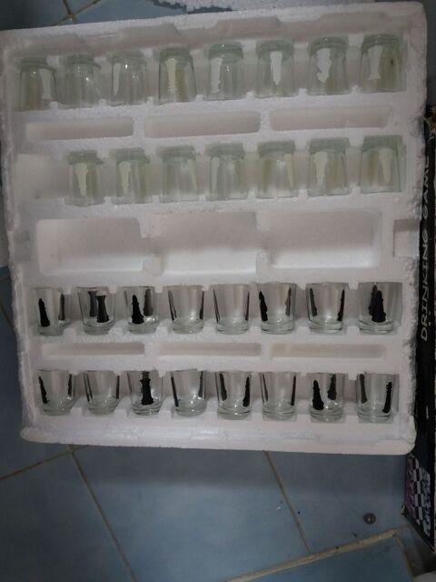 Jeu � boire - Echiquier en verre avec 31 shooters 10 Chaponost (69)