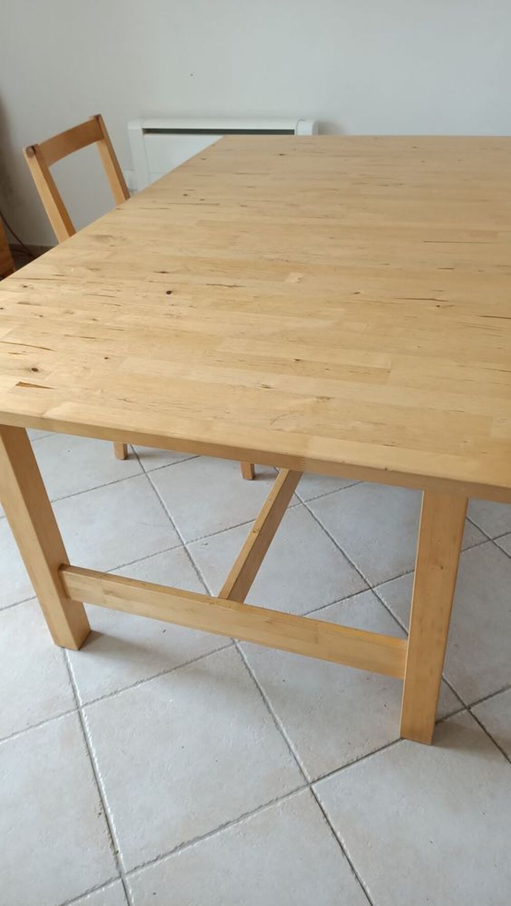 table 6 &agrave; 8 personnes en pin massif, 
Meubles