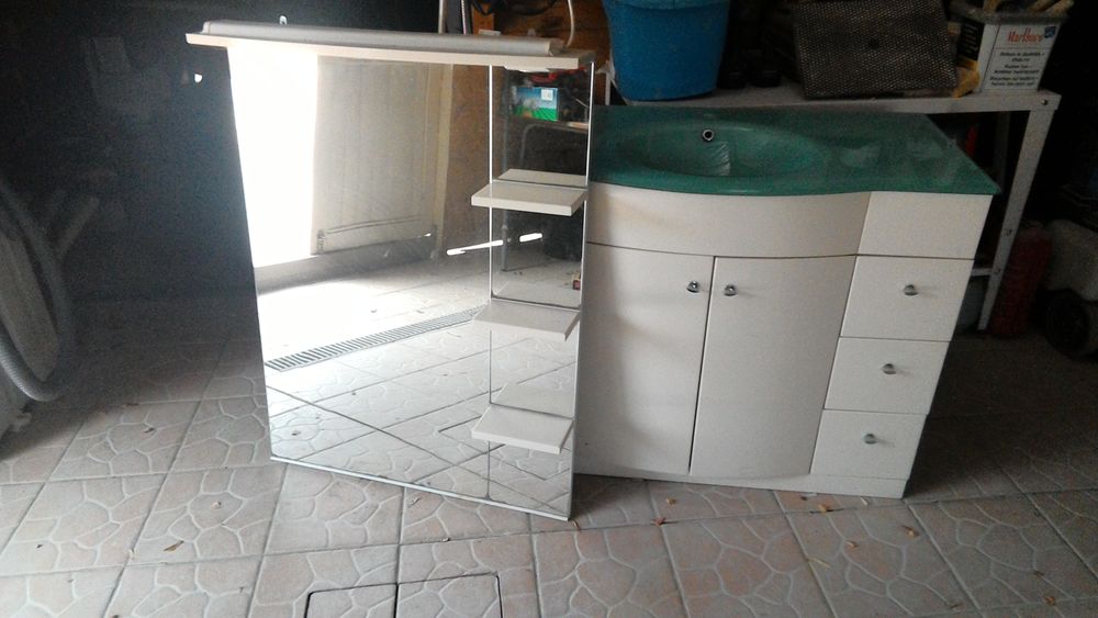 Baignoire baln&eacute;o avec meuble salle-de-bain en cadeau Meubles