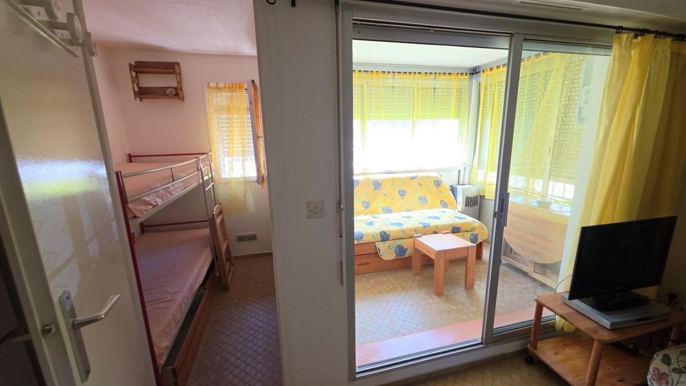 Vente Appartement LE CAP D'AGDE Appartement situé au rez de chaussée d'un petite résidence située à 150m de la plagette (plage de l'AVANT PORT ) + Plage de la Grand Conque 200m à pied. Le cap d agde