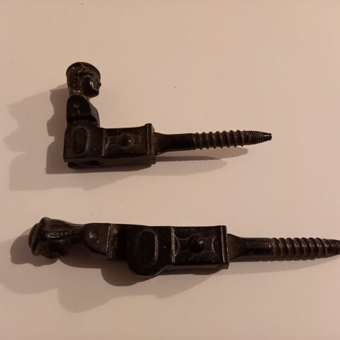 Ancien loquet bloque volet femme berg�re 25 Saumur (49)