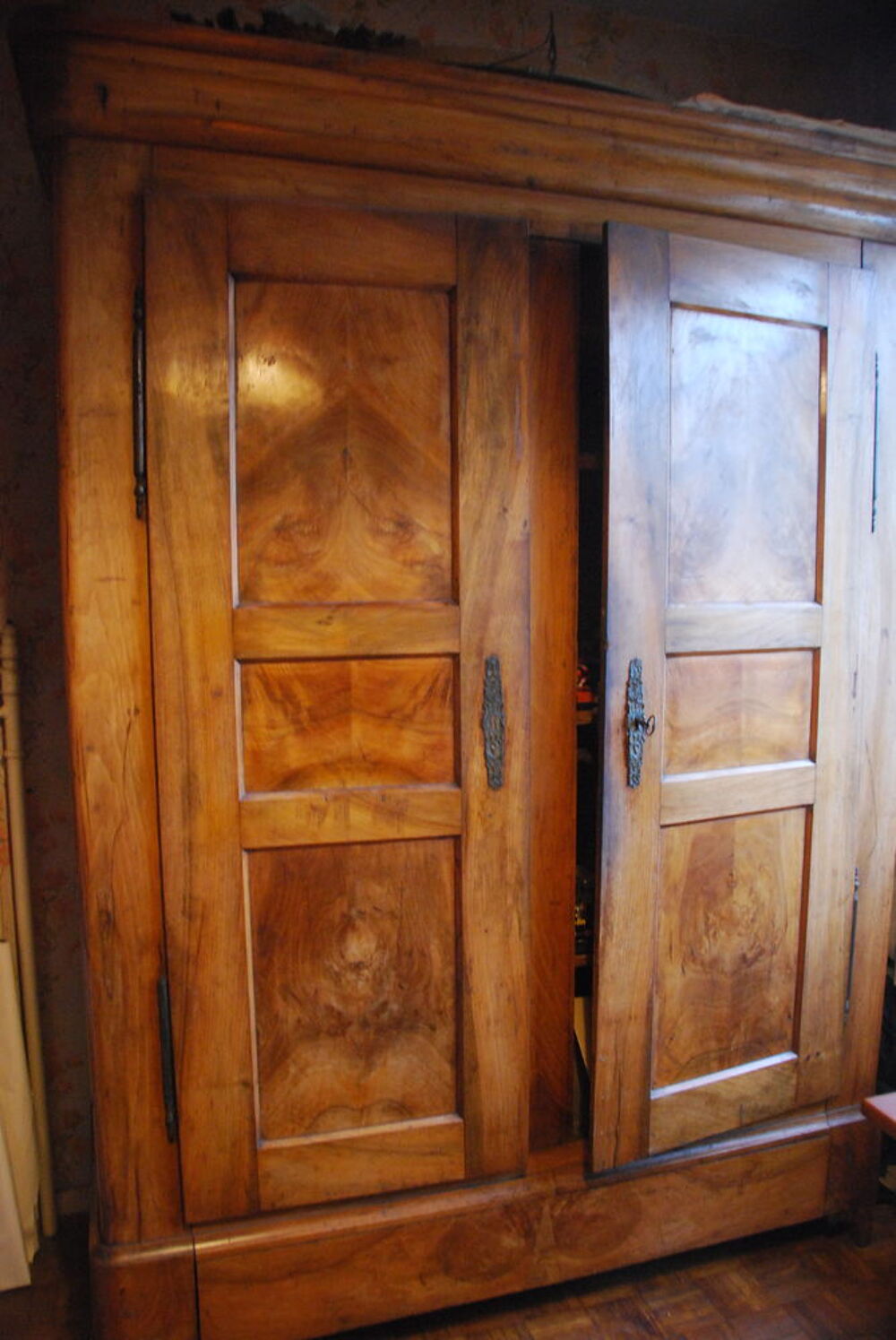 armoire ancienne en noyer Meubles