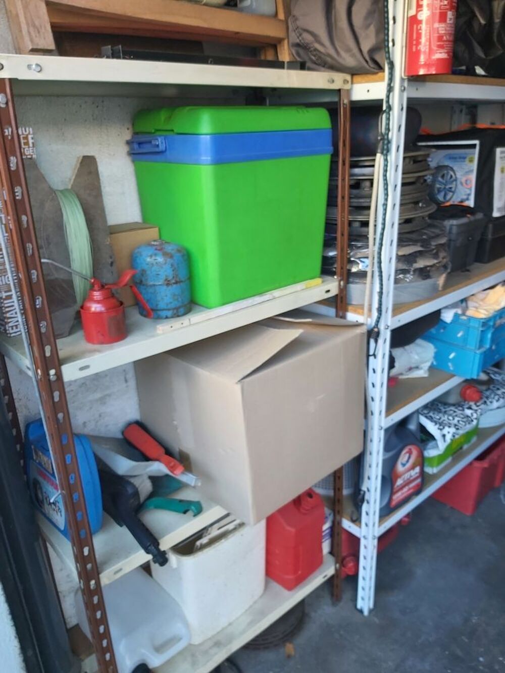   a prendre sur place outillage divers vide garage  