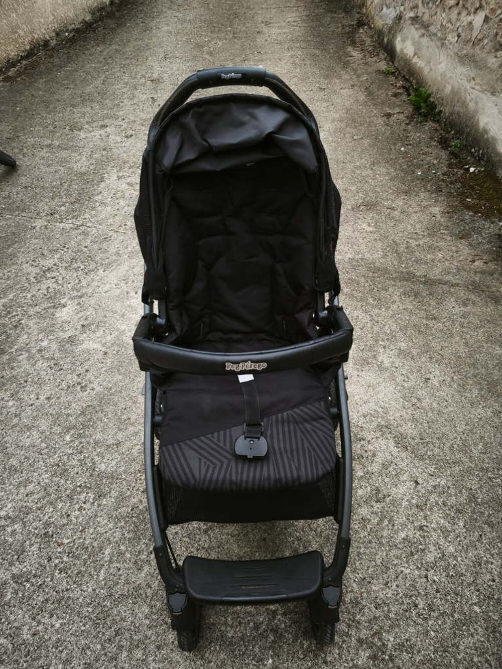 Trio Poussette Compacte Noire en Bon &Eacute;tat Puériculture