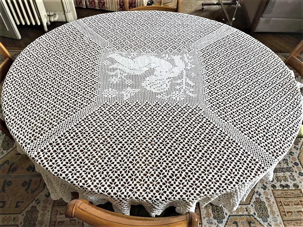Nappe ronde neuve blanche faite main au crochet 280 cm diam D�coration