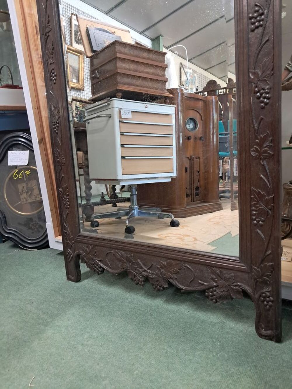 Miroir ancien, richement sculpt&eacute; en ch&ecirc;ne Décoration