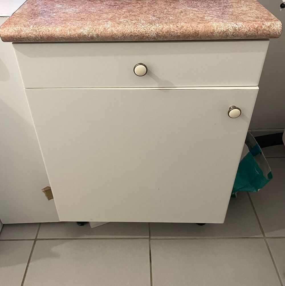Meubles de cuisine et table Meubles
