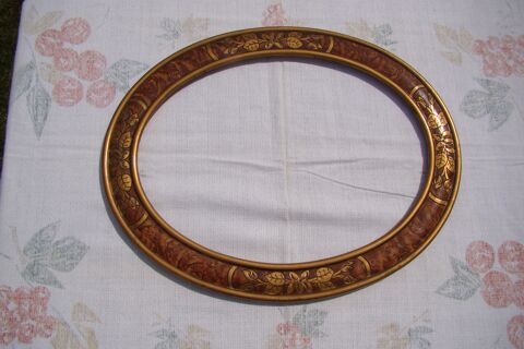 Cadre ovale  Art d�co - ann�es 1930
45 Gargenville (78)