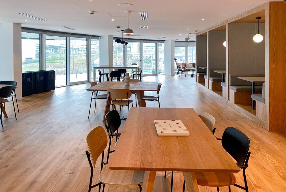   Un bureau au design remarquable pour 4personnes  Spaces Shake Building Lille