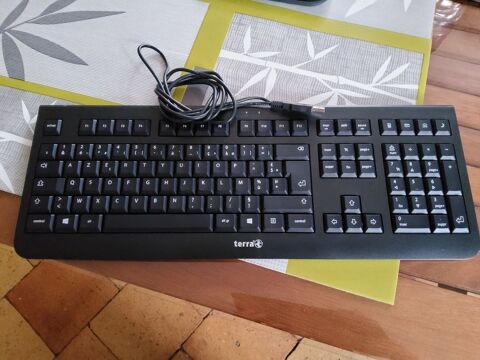 clavier, cam�ra 20 Montpon-M�nest�rol (24)