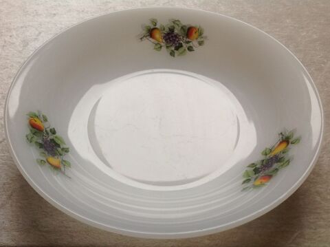 PLAT CREUX ARCOPAL   FRUITS DE FRANCE   EN TRES BON ETAT
14 Tr�gunc (29)