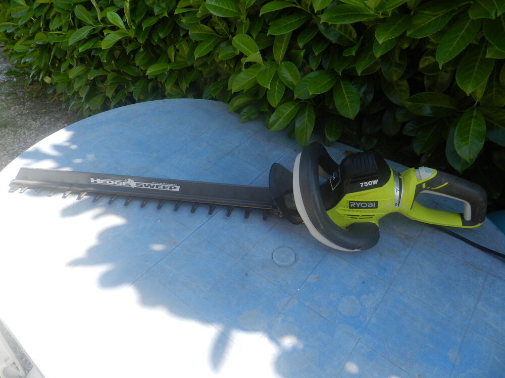Taille haie RYOBI 750w Jardin