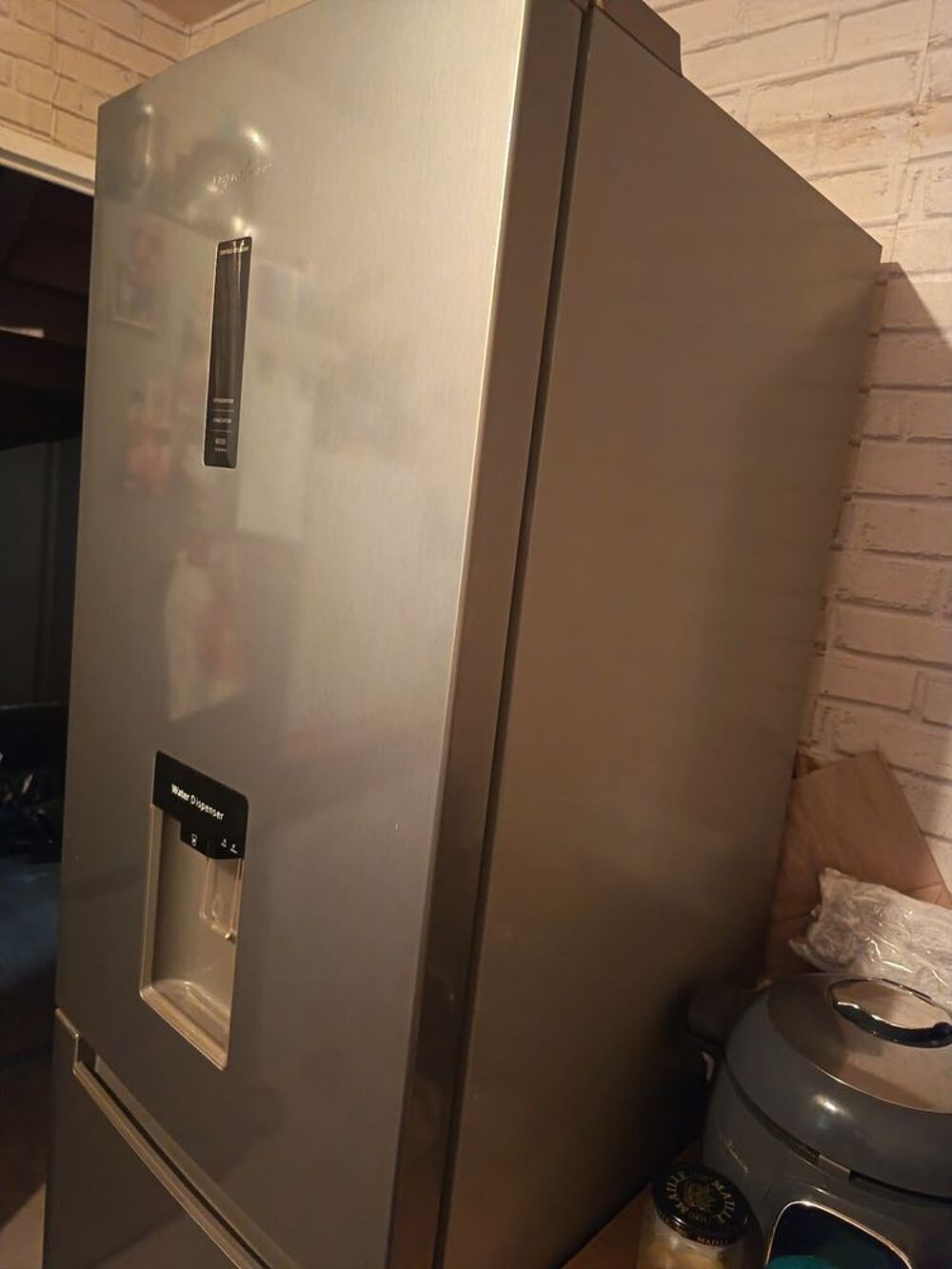 R&eacute;frig&eacute;rateur combin&eacute; SIGNATURE avec distributeur d'eau Electroménager