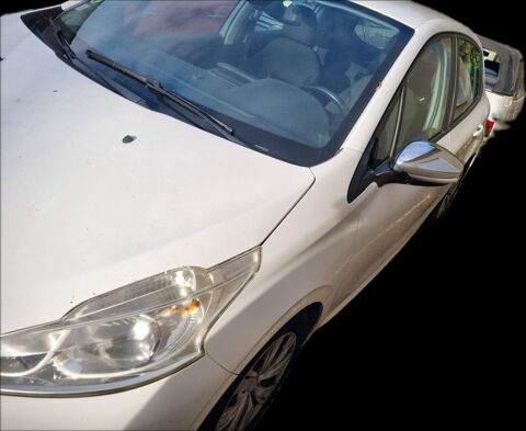 Peugeot 208 av  1,6hdi 92cv