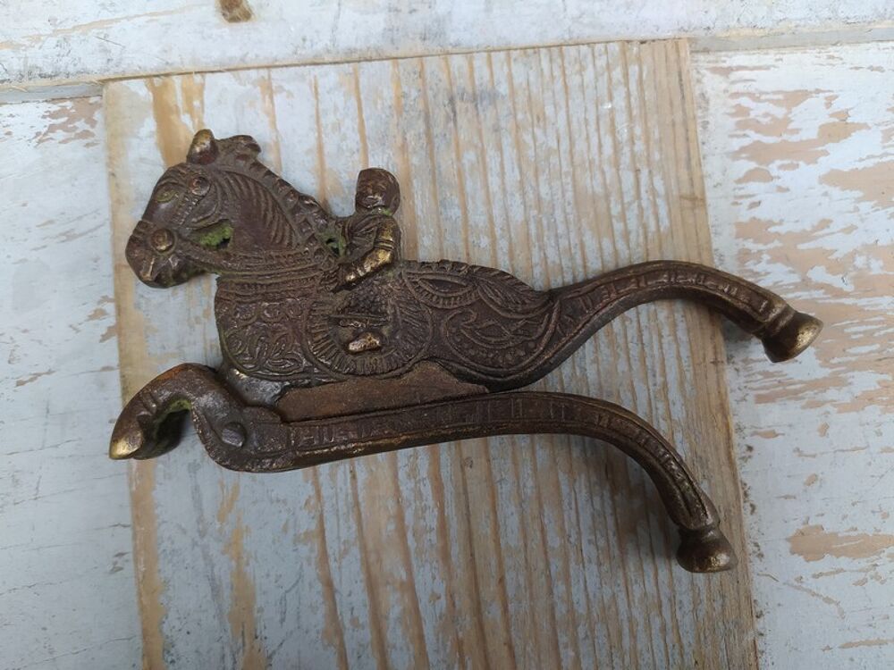 Ancien Ciseaux &agrave; Noix de B&eacute;tel Bronze Cavalier Inde 