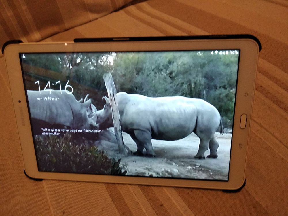 Samsung Galaxy Tab E Tablette tactile 9,6 Téléphones et tablettes