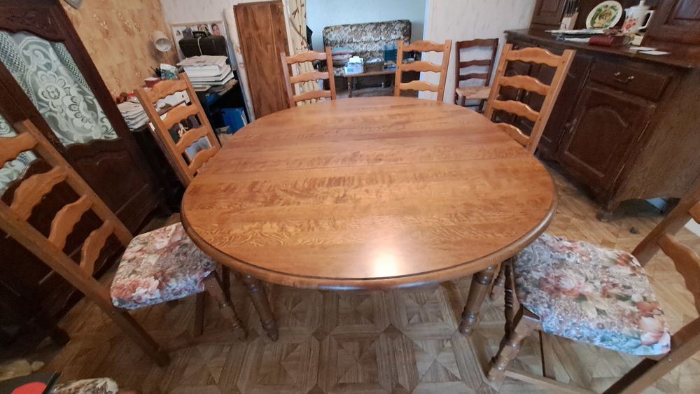 Table en ch&ecirc;ne avec ses 6 chaises Meubles