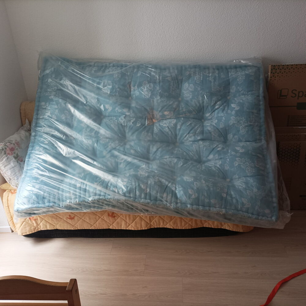 CHAMBRE EN PIN VERNIE NATUREL Meubles