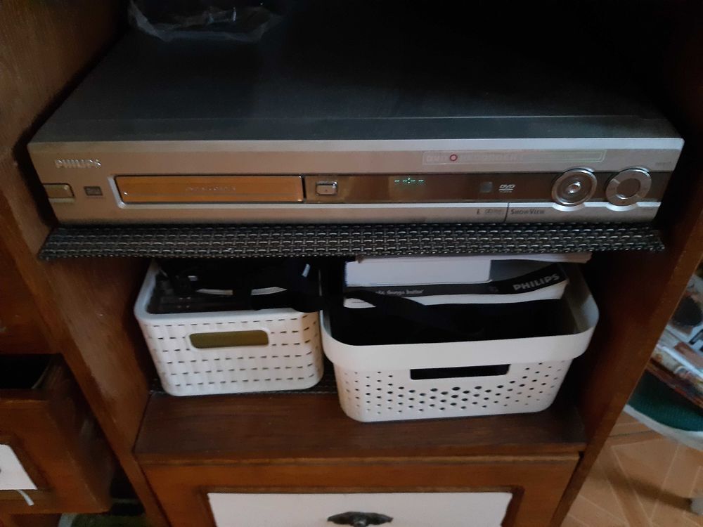 lecteur de DVD Philips et enregistreur en m&ecirc;me temps compatible avec les tv de mnt Audio et hifi