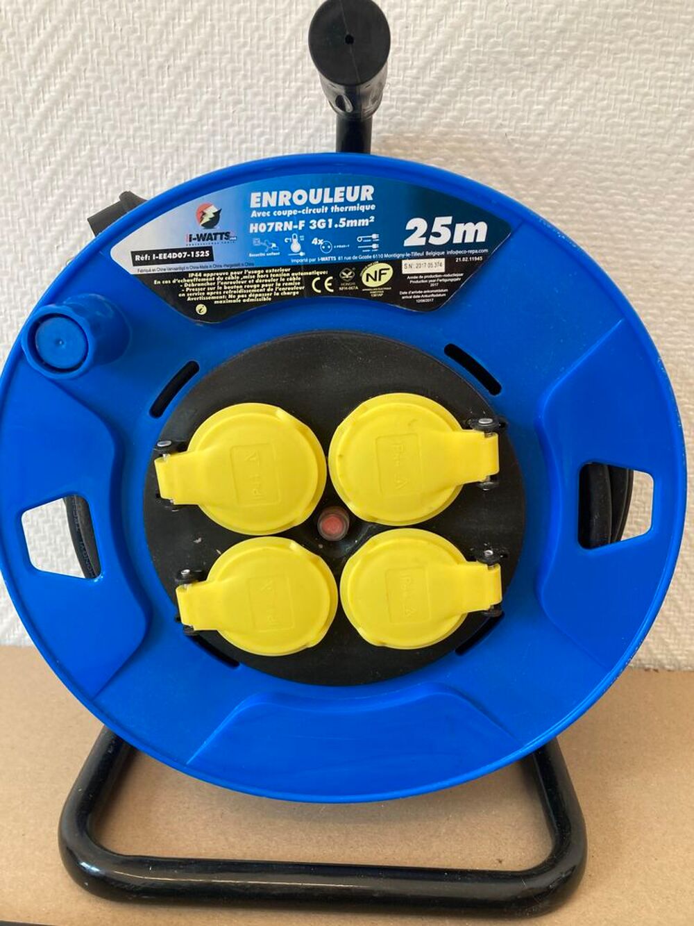 Taille haies Bosch et rallonge enrouleur. Jardin