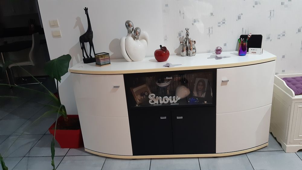 Meuble bas en laqu&eacute; blanc + meuble tv et sa vitrine Meubles