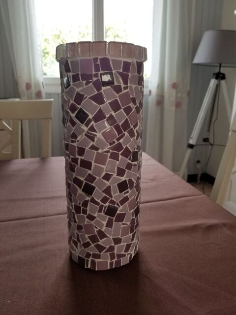 Vase parme/violet en mosaïque 30 Ozouer-le-Voulgis (77)