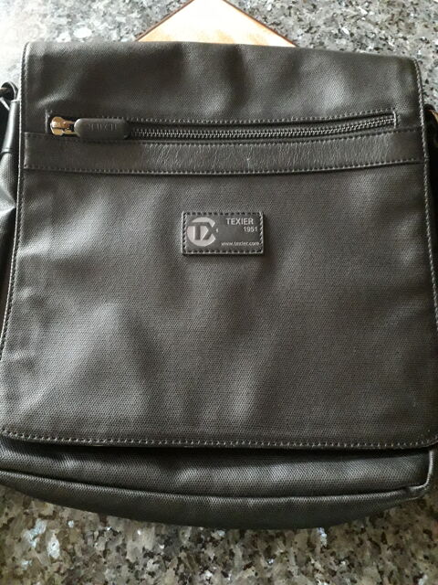 Sacoche avec bandoulli�re pour homme
TEXIER 20 Vertus (51)