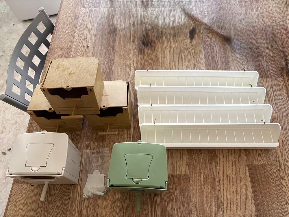   Nids exotiques et mangeoires  