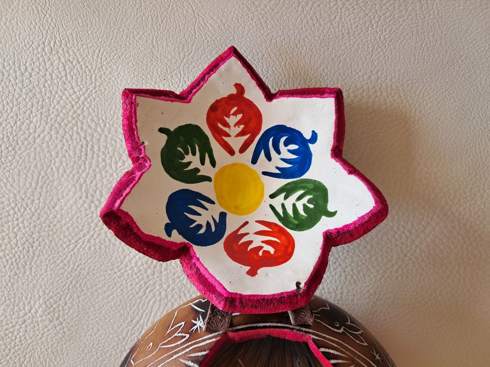 cr&egrave;che artisanale fabriqu&eacute; dans une calebasse pyrograv&eacute;e Décoration