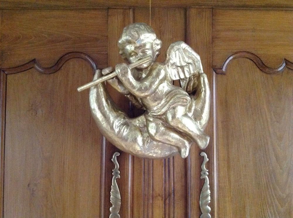 D&eacute;coration de No&euml;l - Angelot ail&eacute; musicien, juch&eacute; sur lune Décoration