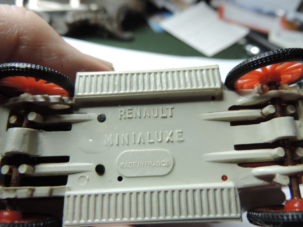 MINIALUXE - RENAULT FOURGONNETTE - 1920. - 1/43 &egrave;me. 