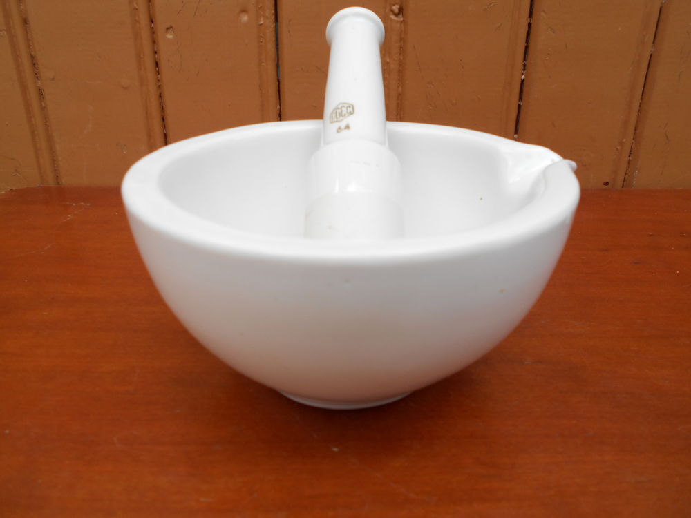 BOL et PILON " Cgec " en porcelaine Décoration