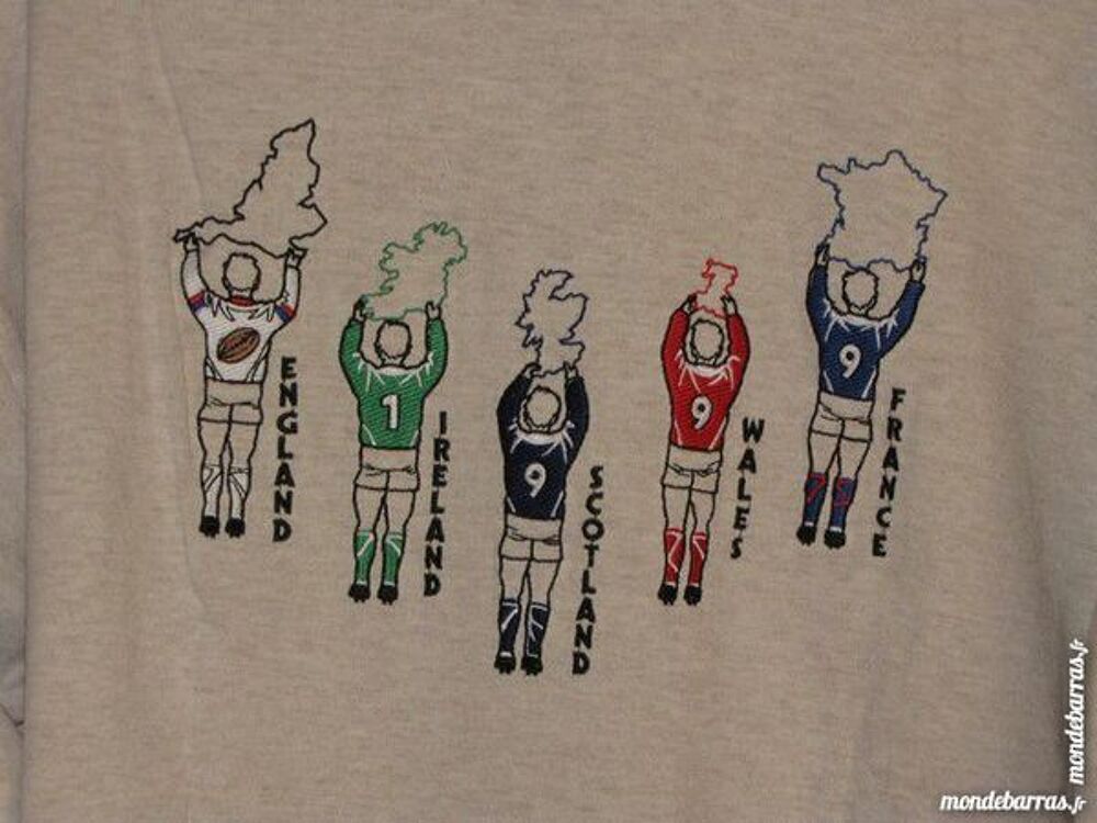 Polo gris/blanc rugby. Vêtements