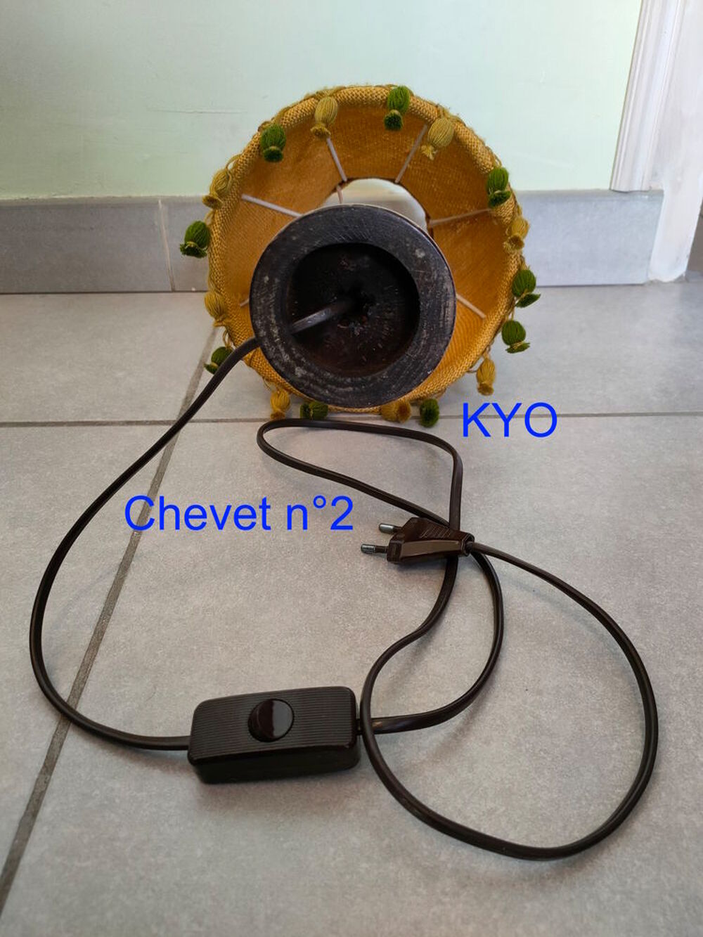 Lampe chevet conique bois &agrave; poser vintage, abat-jour pompons Décoration