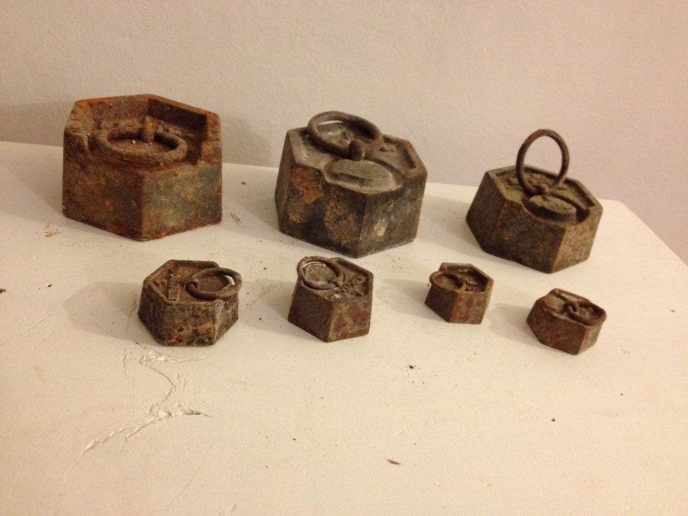 Souvenir ancien lot de 7 poids de pesage pour balance Décoration