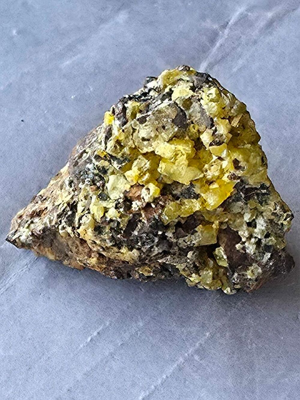 Min&eacute;ral Pyromorphite Jaune Cristallis&eacute;e 26g RDC-Sp&eacute;cimen de Collection 