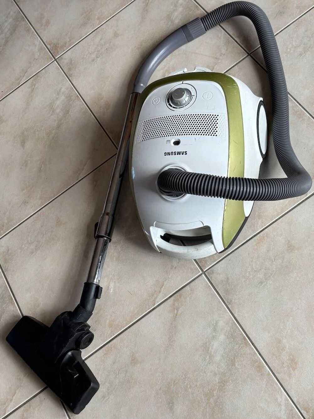 ASPIRATEUR TRAINEAU SAMSUNG
Electroménager