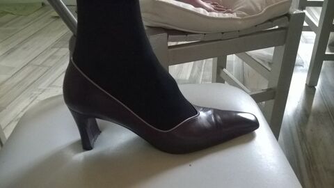 Escarpin violet marque SanMarina
Excellent �tat 
Tout Cuir 12 Talange (57)