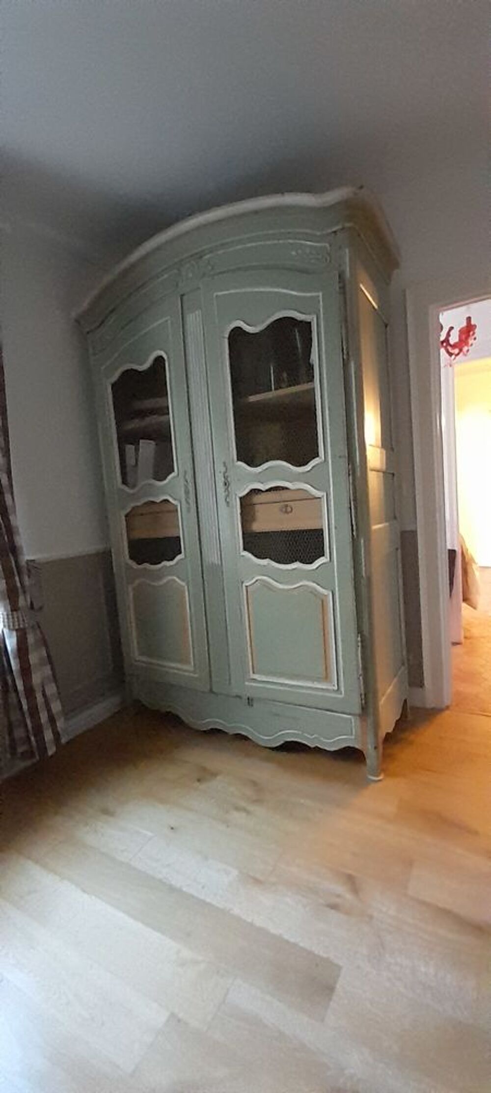GRAND BUFFET PEINT STYLE LOUIS XIV 
A PRENDRE SUR PLACE Meubles