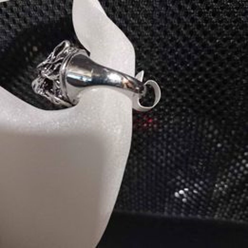 Bague avec t&ecirc;te de loup Bijoux et montres
