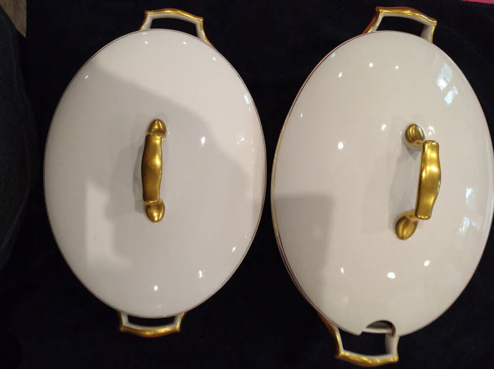 Lot 2 Soupi&egrave;res ou l&eacute;gumiers ovales porcelaine de Limoges Décoration