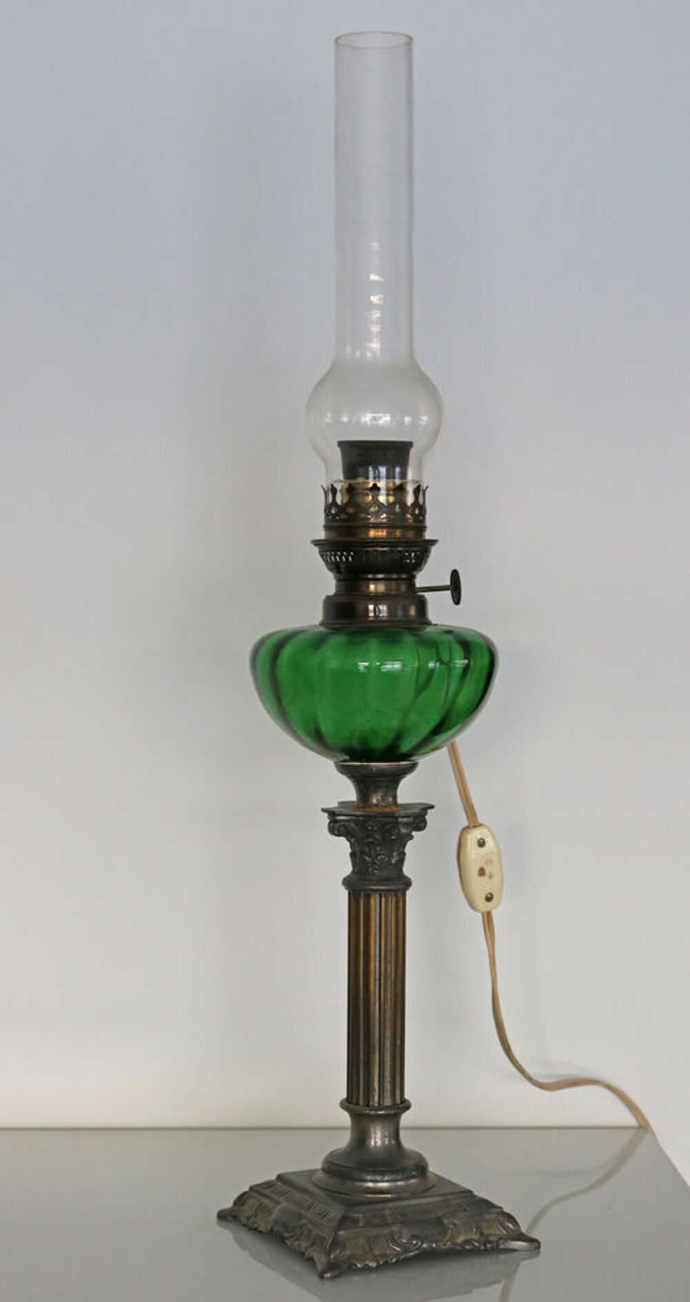 Grande Lampe &agrave; p&eacute;trole ancienne 64 cm 