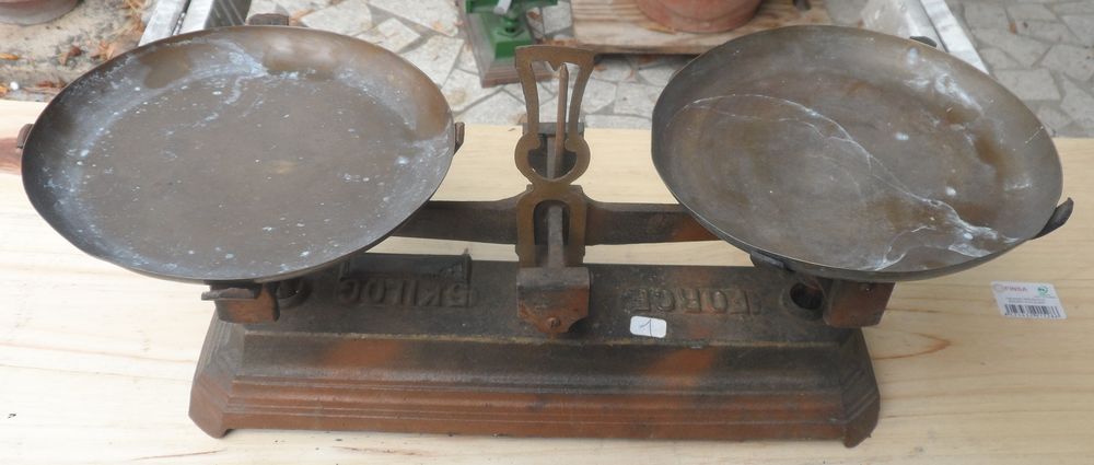 Balance Roberval 5 kg rouge&acirc;tre avec plateaux
Fonctionne Bricolage